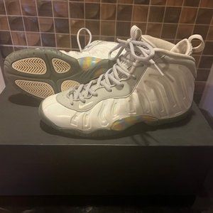 Nike Posite One Rainbow Pixel Boys 6Y Basketball Shoes